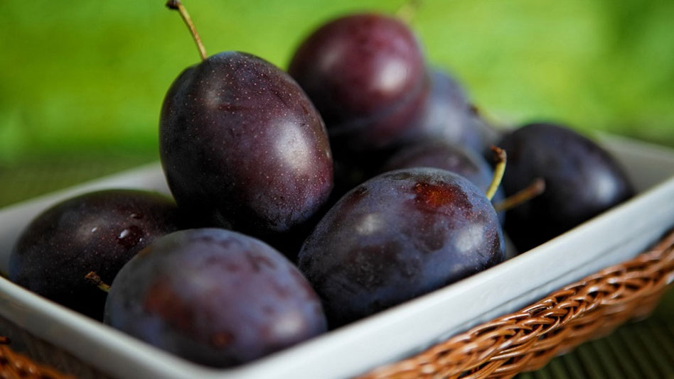 fruta de hueso ciruelas